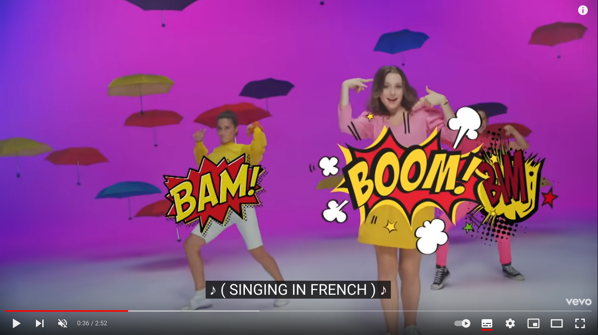 Video dont le sous titre indique "singing in French"